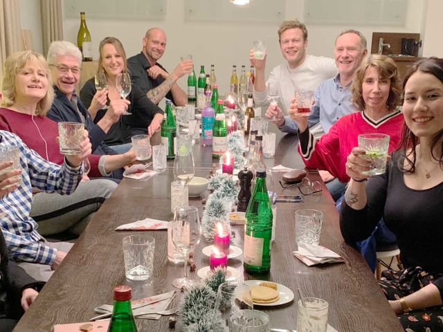 Introbild Stübis Weihnachtsdinner für Hörer helfen Kinder