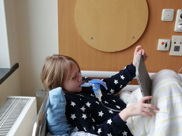 Introbild Notebook für Sarah finanziert durch Hörer helfen Kindern Weihnachtssammlung