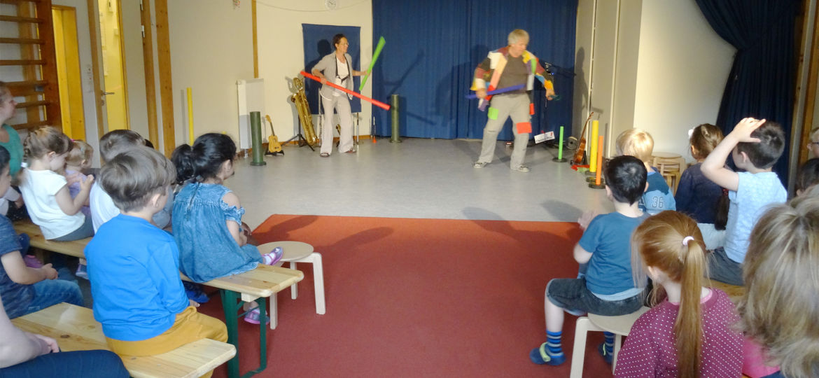 Introbild Theaterstück zum Abschied in der Kita Steglitzer Straße finanziert durch Hörer helfen Kindern