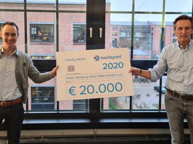 Introbild Barclaycard übergibt Spende an Hörer helfen Kindern