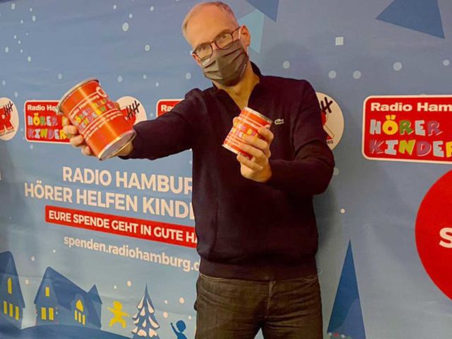 Introbild John Ment und Laura Winter aus der Radio Hamburg Morningshow eröffnen den Hörer helfen Kindern Spendenmarathon 2020