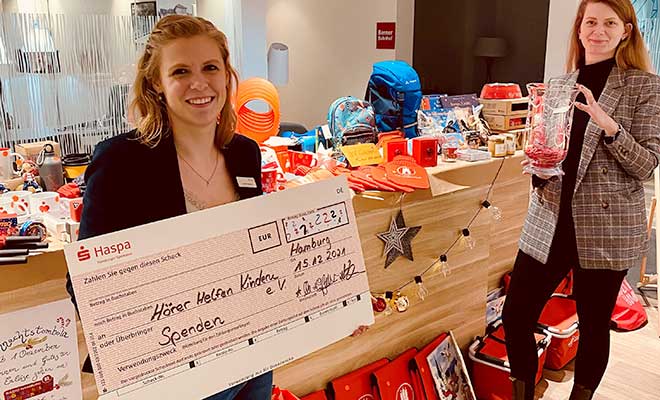 Weihnachtstombola in der Haspa Filiale in Berne