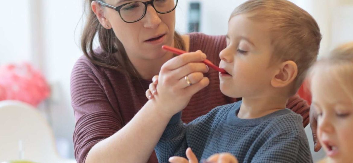 Introbild Hörer helfen Kindern finanziert Familie Malessa Esslernschule