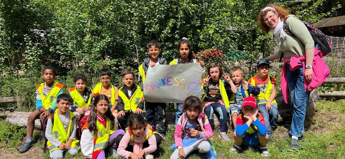 Introbild Schule Appelhoff macht Ausflug in den Wildpark Eekholt mit Spende von Hörer helfen Kindern