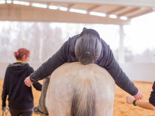 Introbild Hörer helfen Kindern Weihnachtssammlung Einzelfall 4 Reittherapie für Kinder aus dem St. Josef Heim