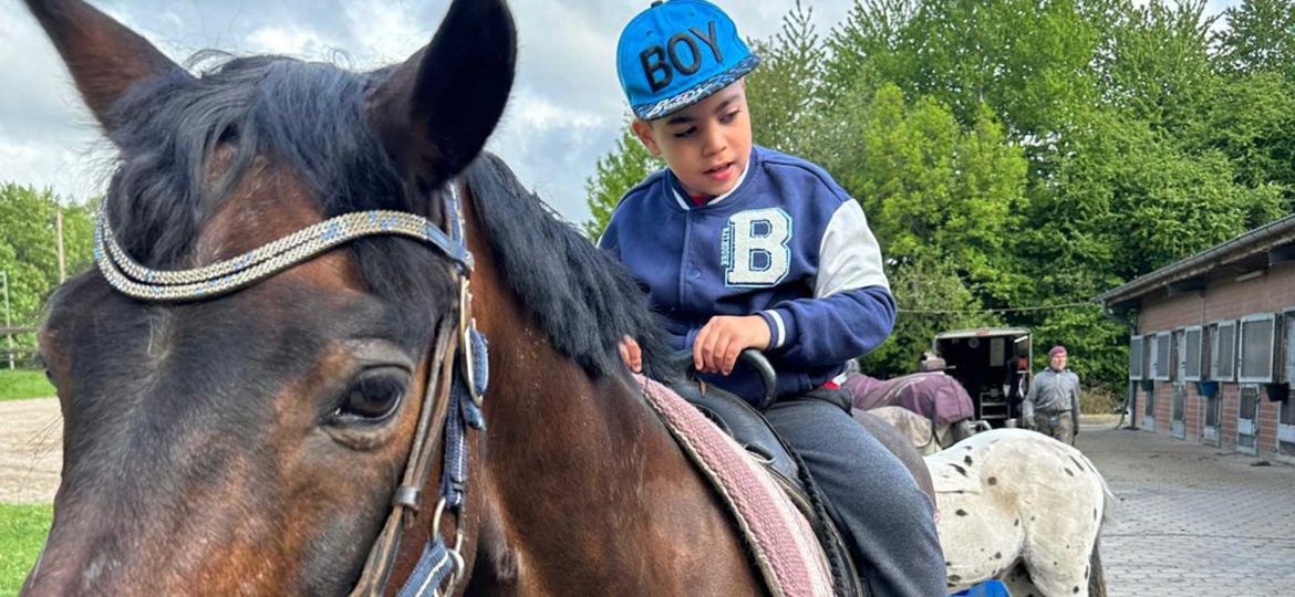 Introbild Reittherapie für Aydin finanziert von Hörer helfen Kindern