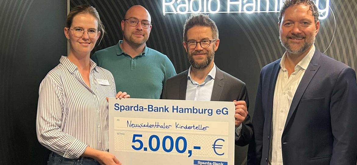 Introbild Spende an den Kinderteller Neuwiedenthal durch die Sparda-Bank Hamburg und Hörer helfen Kindern