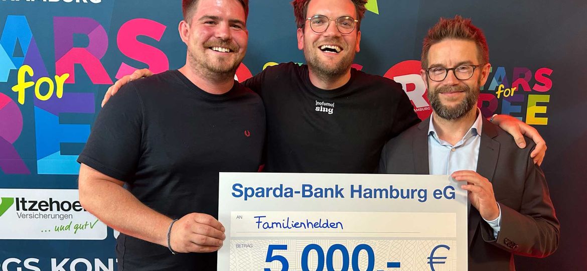 Introbild Spende an die Familienhelden von der Sparda-Bank und Hörer helfen Kindern