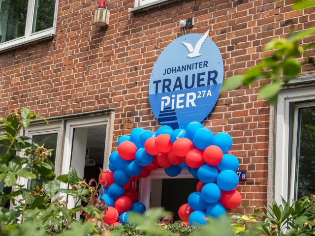 Introbild Trauerpier wird von Hörer helfen Kindern unterstützt