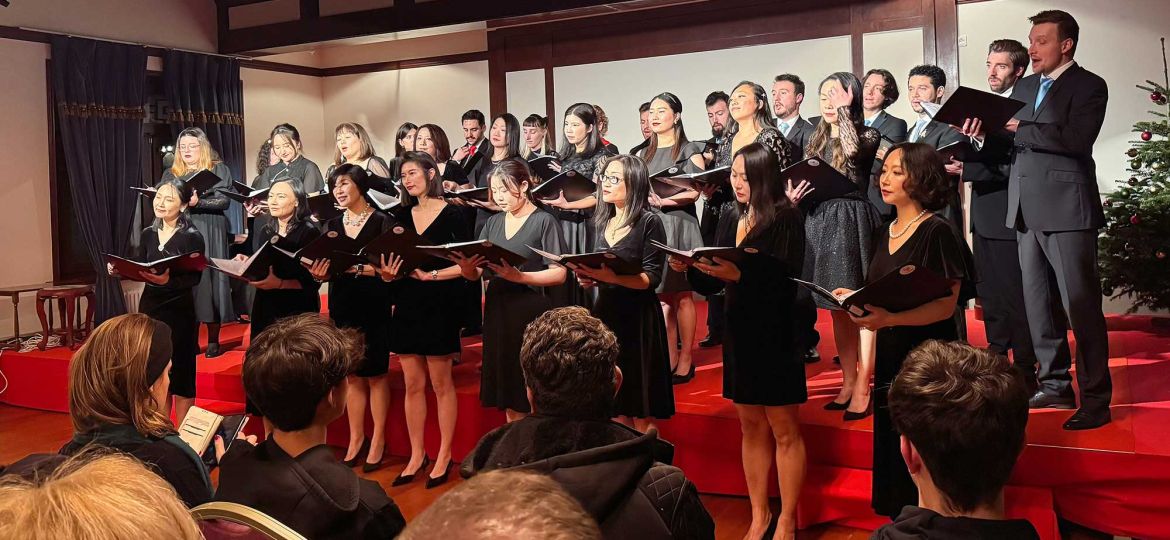 Introbild Weihnachtskonzert von Yu Garden für Hörer helfen Kindern