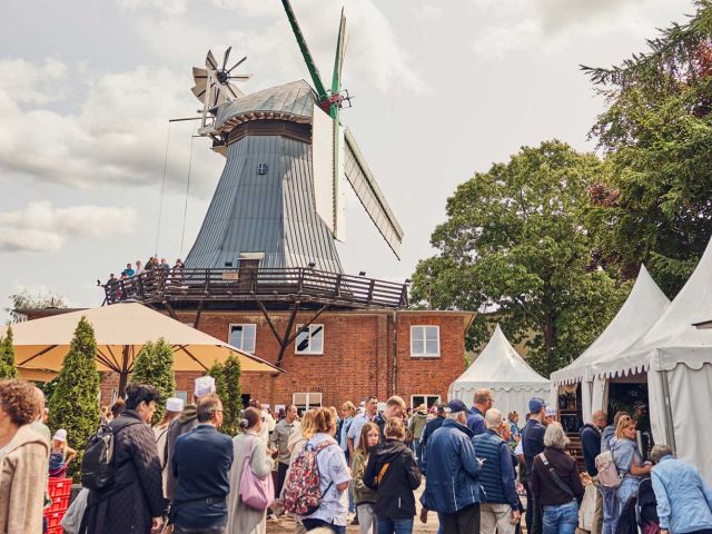 Introbild Hörer helfen Kindern beim Mühlenfest der Braaker Mühle