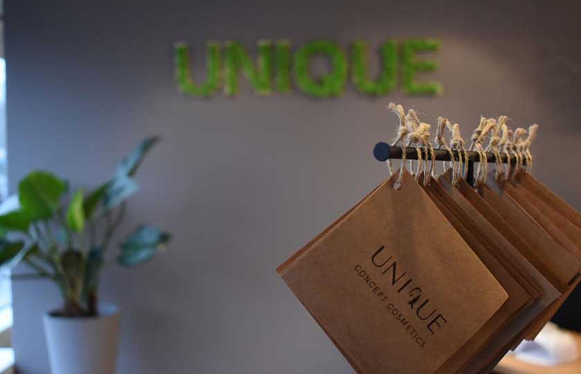 01-Weihnachtstombola-von-Unique-Concept-Cosmetics-für-Hörer-helfen-Kindern