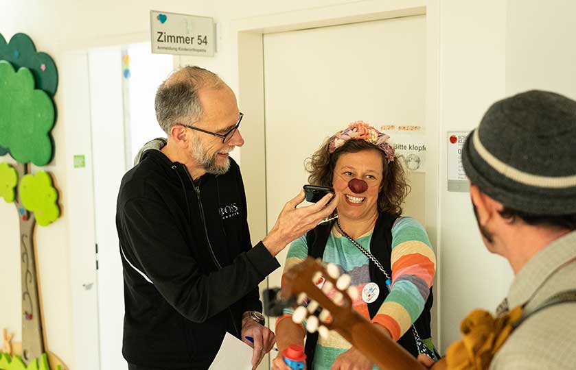 02-Hörer-helfen-Kindern-Spendenmarathon-2023-Jahresspende-für-die-Klinik-Clowns