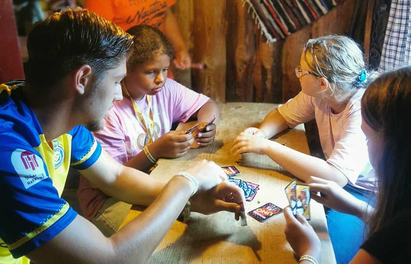 02-Schwimmreise-des-Jugenderholungswerks-finanziert-durch-Hörer-helfen-Kindern