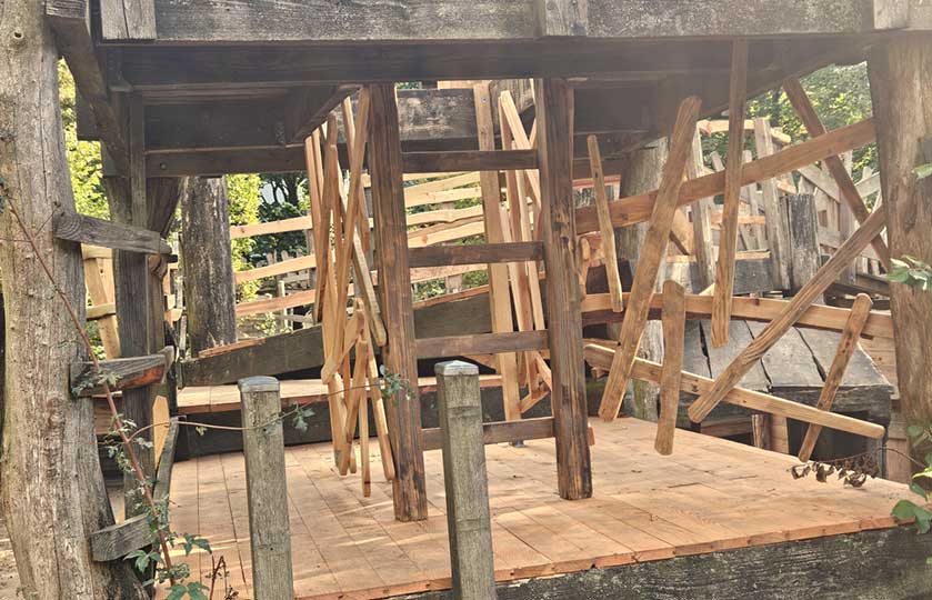 04-Neue-Kletteranlage-für-die-Spielplatzinitiative-Ottensen-finanziert-von-Hörer-helfen-Kindern