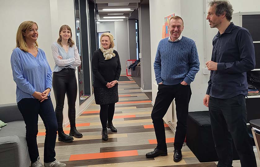 04-Scheckübergabe-an-KIDS-von-Hörer-helfen-Kindern