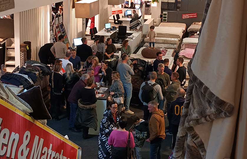 05-Feuerwerksverkauf-bei-Teppich-Stark-für-Hörer-helfen-Kindern