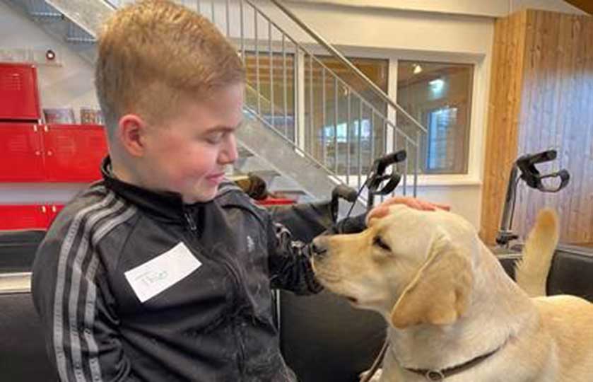 06-Ein-Assistenzhund-für-Thies-finanziert-von-Hörer-helfen-Kindern