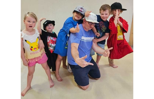 01-Breakdanceprojekt-der-Sternenbande-in-der-Kita-Sternschnuppe-finanziert-von-Hörer-helfen-Kindern