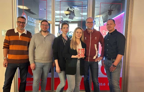 01-Ein-Abend-am-Strand-für-Hörer-helfen-Kindern