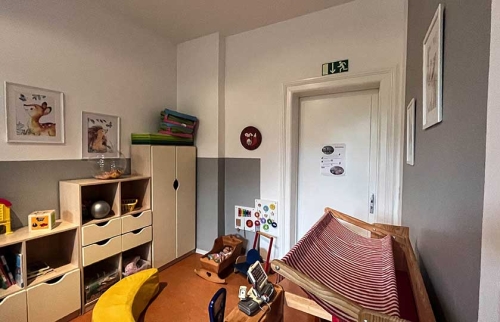 01-Familienzimmer-im-St.-Josef-Heim-finanziert-durch-Hörer-helfen-Kindern