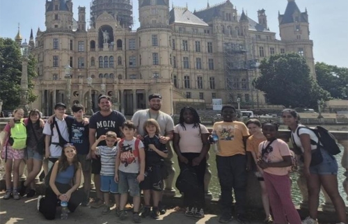 01-Ferienreise-der-Familienhelden-finanziert-durch-Hörer-helfen-Kindern