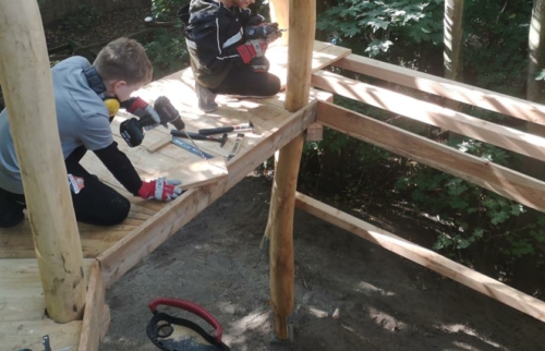 01-Spielplatzinitiative-Ottensen-bekommt-neue-Ritterburg-finanziert-durch-Hörer-helfen-Kindern