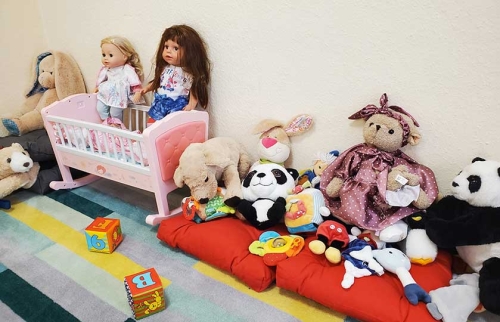 01-Spielzimmer-für-Flüchtlingsunterkunft-durch-Hörer-helfen-Kindern