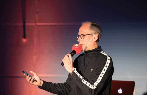 02-Ein-Abend-am-Strand-für-Hörer-helfen-Kindern