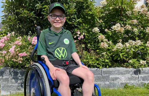 02-Hörer-helfen-Kindern-Weihnachtssammlung-Assistanzhund-für-Thies