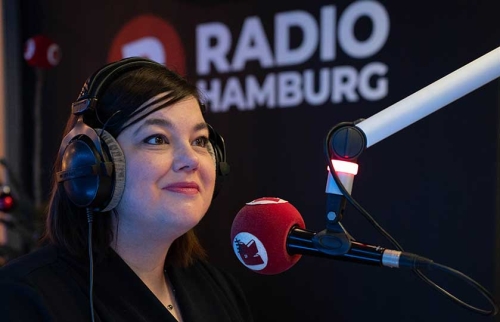 02-Promibesuche-im-Hörer-helfen-Kindern-Spendenmarathon-2023