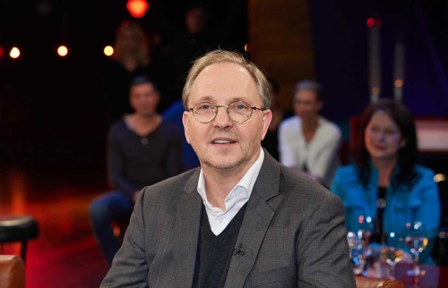 02-Promis-im-Hörer-helfen-Kindern-Spendenmarathon-2022