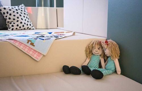 02-Trauerpier-wird-von-Hörer-helfen-Kindern-unterstützt