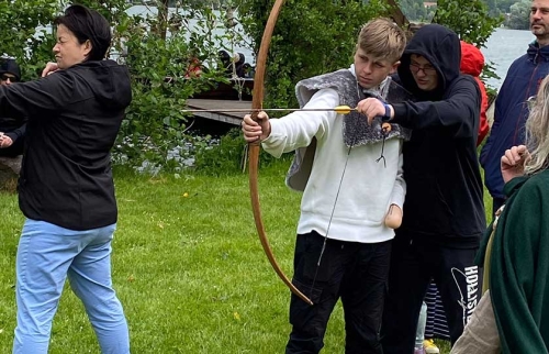 03-Hörer-helfen-Kindern-Weihnachtssammlung-Ampu-Kids-Familienhilfe