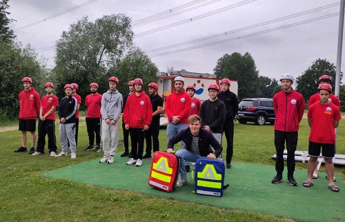 03-Rettungsrucksäcke-für-Rettungschwimmer-am-Allermöher-See-finanziert-durch-Hörer-helfen-Kindern