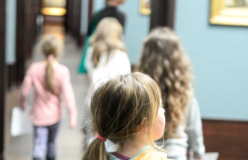 03-Spende-durch-Hörer-helfen-Kindern-an-das-Projekt-Glücksmomente-der-Stiftung-Kulturglück