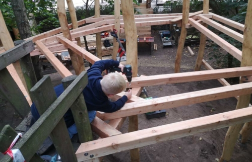 03-Spielplatzinitiative-Ottensen-bekommt-neue-Ritterburg-finanziert-durch-Hörer-helfen-Kindern