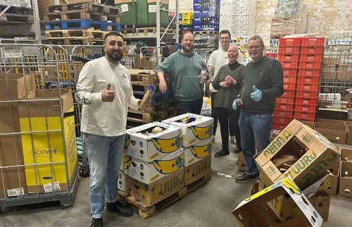 04-Arche-und-Familienhelden-bereiten-dank-Hörer-helfen-Kindern-vielen-Familien-sorgenfreies-Weihnachtsfest