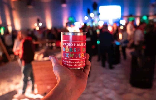 04-Ein-Abend-am-Strand-für-Hörer-helfen-Kindern