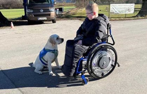 04-Ein-Assistenzhund-für-Thies-finanziert-von-Hörer-helfen-Kindern