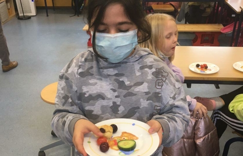 05-Schülerfrühstück-der-Budianer-Hilfe-finanziert-durch-Hörer-helfen-Kindern