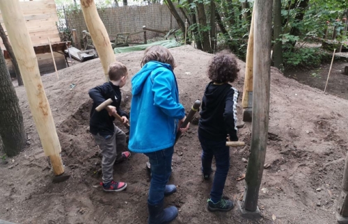 05-Spielplatzinitiative-Ottensen-bekommt-neue-Ritterburg-finanziert-durch-Hörer-helfen-Kindern