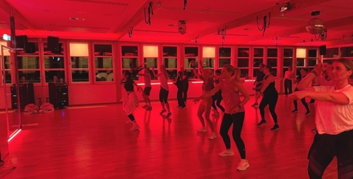 05-Zumba-mit-Alicia-für-Hörer-helfen-Kindern