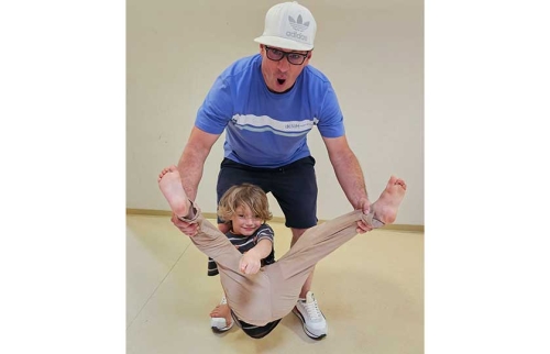 06-Breakdanceprojekt-der-Sternenbande-in-der-Kita-Sternschnuppe-finanziert-von-Hörer-helfen-Kindern