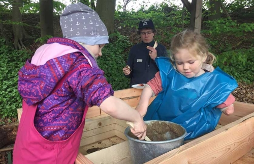 06-Hörer-helfen-Kindern-Weihnachtssammlung-Ampu-Kids-Familienhilfe