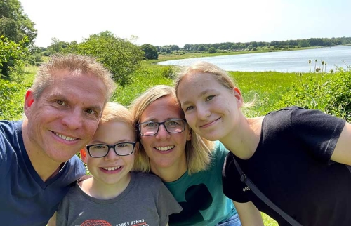 06-Hörer-helfen-Kindern-Weihnachtssammlung-Assistanzhund-für-Thies