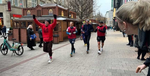 06-Introbild-Ment-rennt-2024-für-Hörer-helfen-Kindern