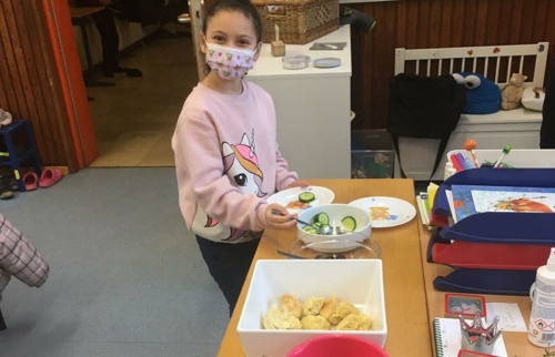 06-Schülerfrühstück-der-Budianer-Hilfe-finanziert-durch-Hörer-helfen-Kindern