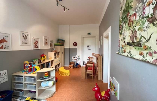 07-Familienzimmer-im-St.-Josef-Heim-finanziert-durch-Hörer-helfen-Kindern