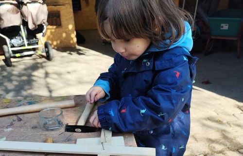 07-Neue-Holzwerkstatt-für-Kita-Burgwedel-finanziert-von-Hörer-helfen-Kindern